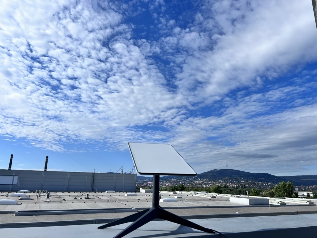 starlink-antenna-1024×768 starlink-antenna-1024x768
